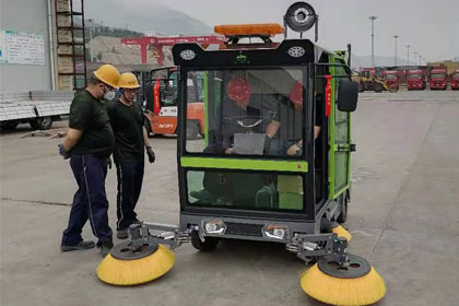 莱特扫地车赋能连云港港绿色智慧港建 提升作业效能